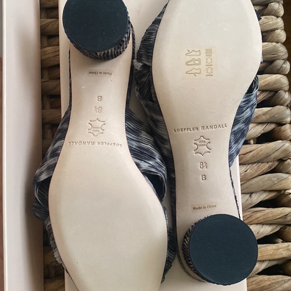 Only tired on once brand new Loeffler Randall open to sandals with cutest bow - Picture 6 of 12